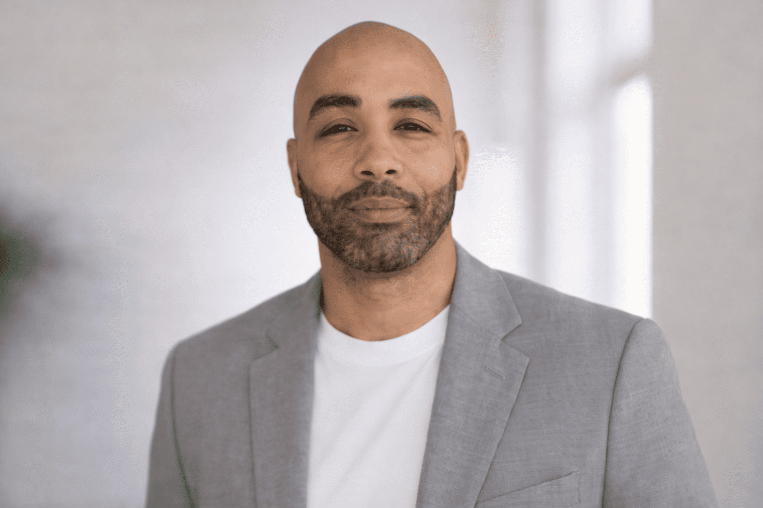 DeepSeek AI Mastery Review product creator image representing Shon Christopher